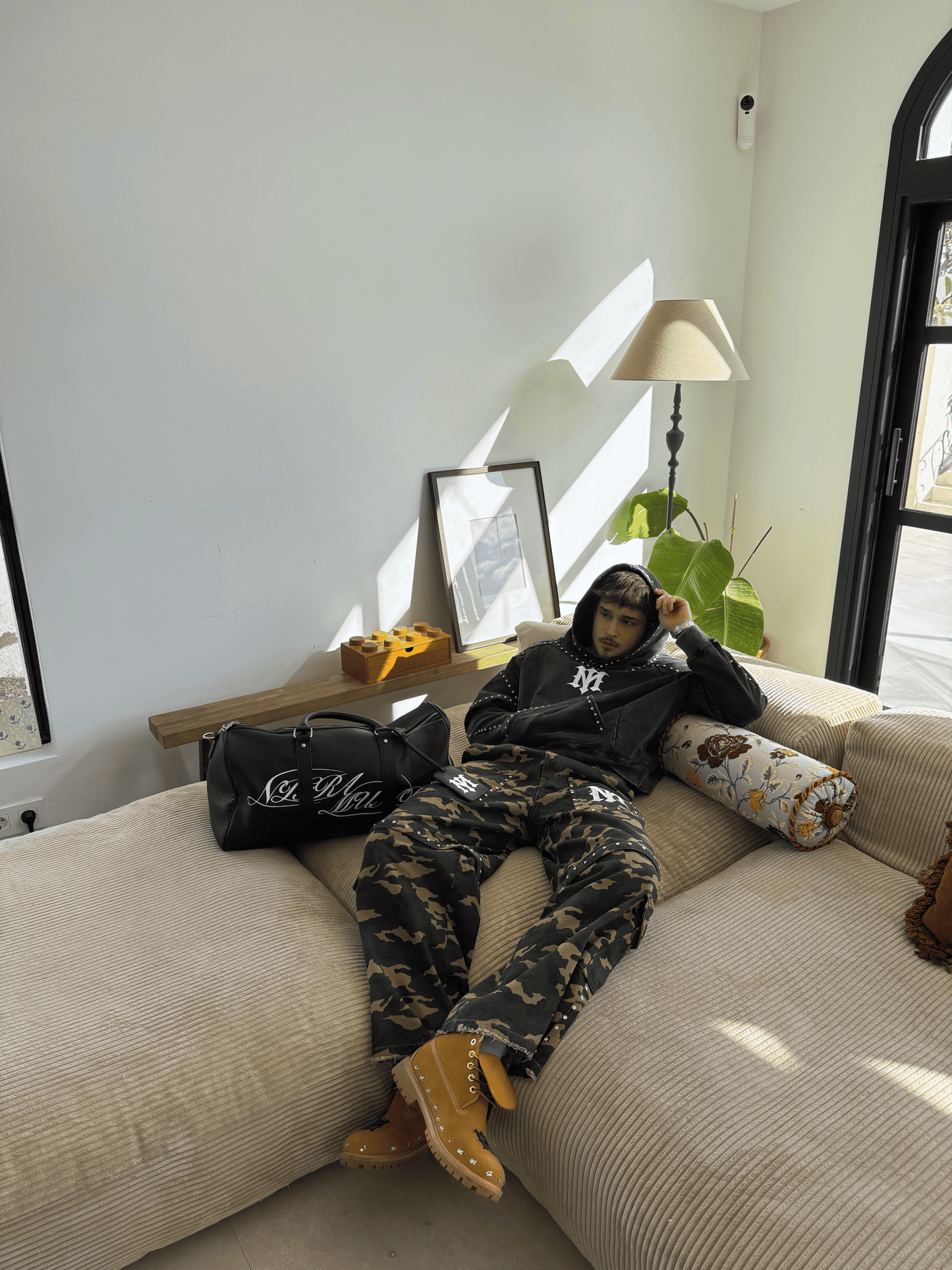 Sudadera Oversize Negra – “Phantom”