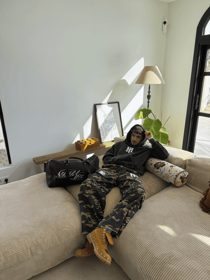 Sudadera Oversize Negra – “Phantom”