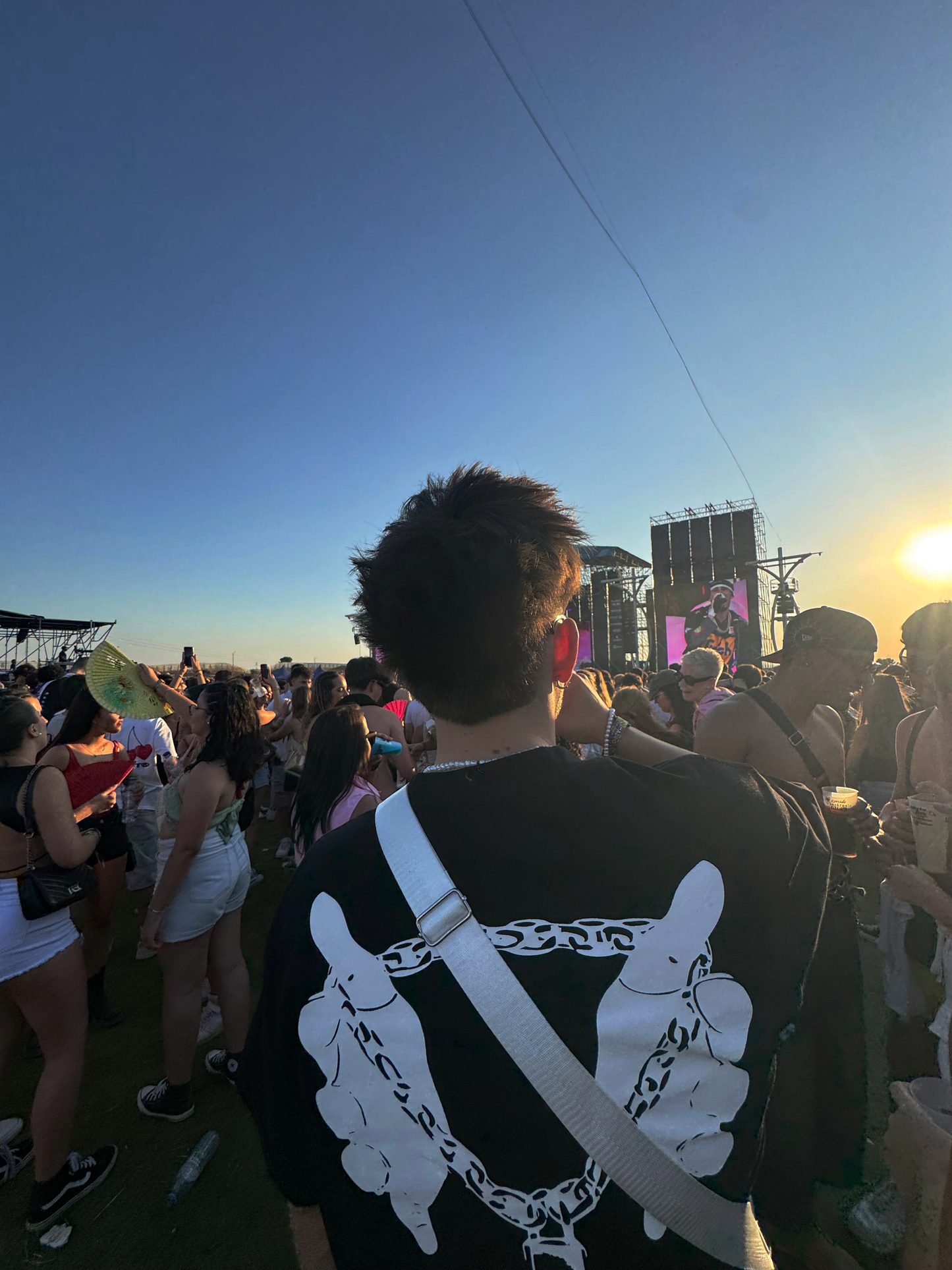 White Oversize T-shirt – “Unity”